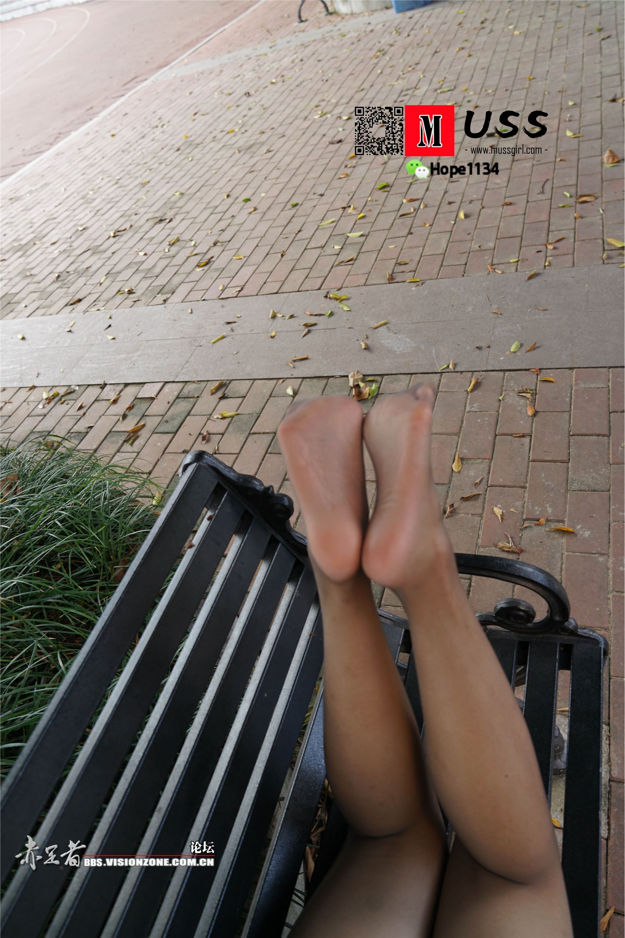 MussGirl慕丝女郎  NO.072 蒙古族舞蹈美少女嫩足灰丝公园写真